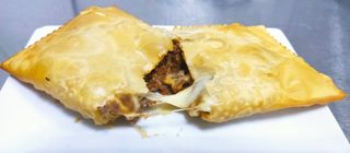 Pastel de feira BOLOÑESA  ( 25 cm aprox. )