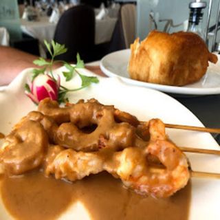 Pinchito De Langostinos Con Salsa De Cacahuetes (3 Pzs.)