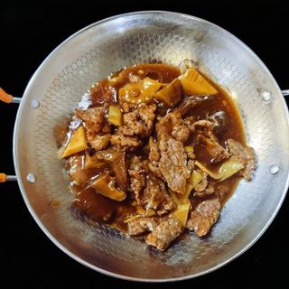 50. Ternera con Seta y Bambú. Veal With Mushrooms And 