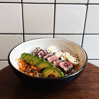 Боул з тунцем (275г)