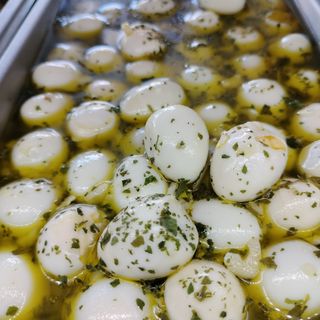 Huevos de codorniz aliñados " tapa"