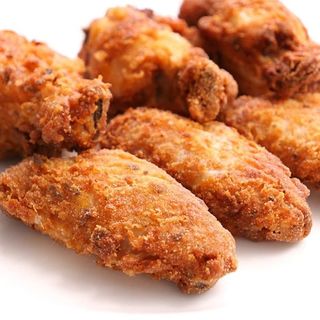 Alitas de pollo picantes super crispy