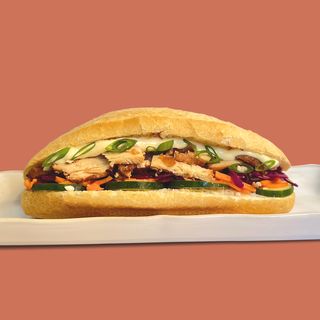 Banh Mi Ga Nuong- Banh Mi Recheada de Frango Assado.