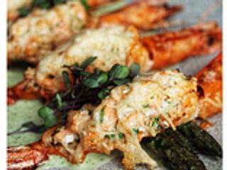 Langostinos al Horno con Salmón y Queso