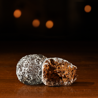 Trufa de galleta chocolina con dulce de leche y coco