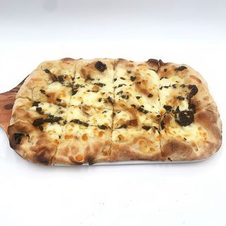 FOCACCIA MOZZARELLA  E TARTUFO (V)