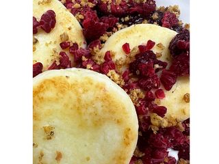 Сирнички з ягодами (180g)