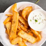 Пържени картофки с млечен сос