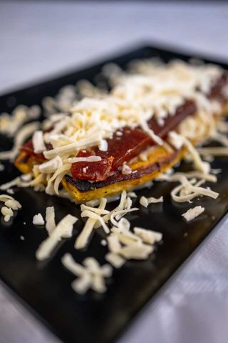 Plátano Maduro Con Queso Y Dulce Guayaba