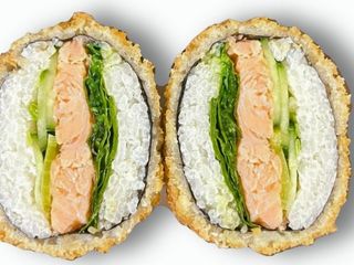 Sushi burger z pieczonym łososiem powiększony (250g)
