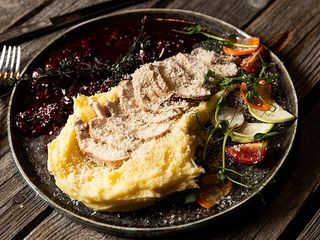 Філе індички з вишневим демігласом та пармезановим пюре (0.150/0.050/0.200g)