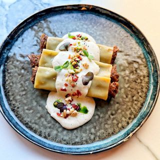 Канелоні з томленою телятиною