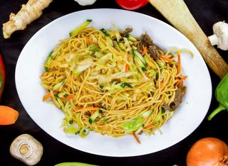 175.Пържени спагети с телешко месо (700г)