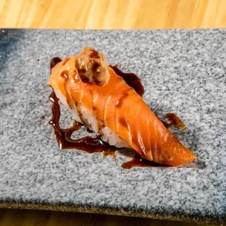 Nigiri Salmón Fumé Con Foie (1 Ud.)