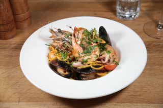 Spaghete cu fructe de mare