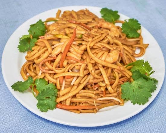 Tallarines fritos con gambas