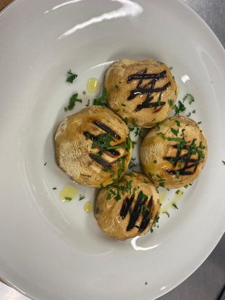 Ciuperci champignon la gratar