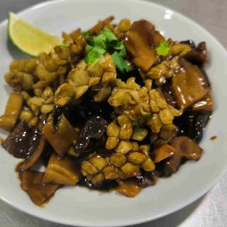 Calamares Con Bambú Y Setas.