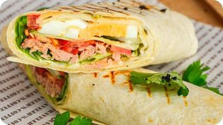 Ролл с овощами и тунцом