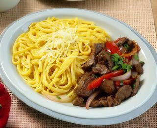 Taglieri A La Huancaina Con Lomo Saltado