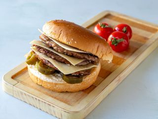 Trodupli halapenjo burger