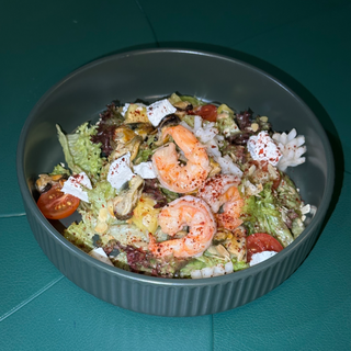 Теплий салат з морепродуктами