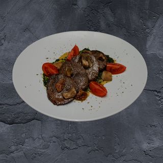 Телешко филе със спанак и манатарки   300г