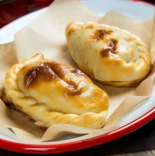 Empanadas De Pollo y queso (1 ud)