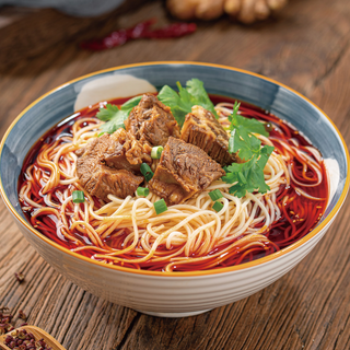 Fideos con ternera estofada(Poco picante) 红烧牛肉面/米线