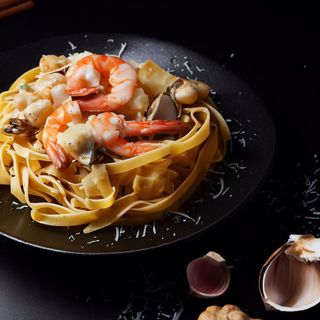 Паста з морепродуктами (240г)