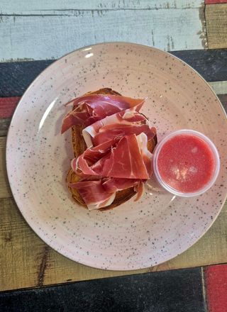 Tosta de tomate y jamón