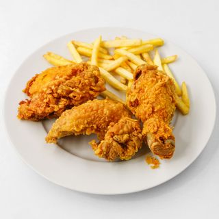 Ración De Pollos Rostizado Y Patatas