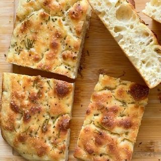 Focaccia italiana serrano