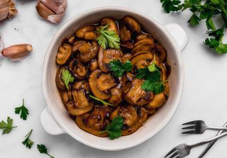 Champiñones al ajillo