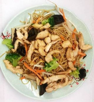 A26 - Massa de arroz com Galinha e Legumes