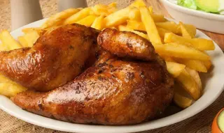 30.  Medio Pollo  Con Patatas