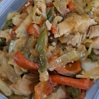 Pollo con verduras y salsa de ostras 450grs.