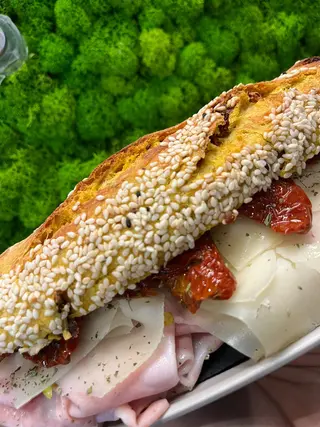 Mortadella, asiago, pomodori secchi