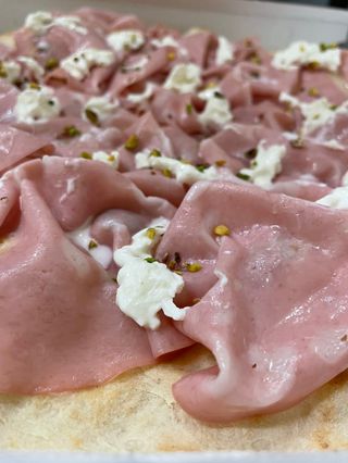 PIZZA AL PIATTO BIANCA -  FOCACCIA MORTADELLA