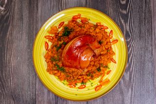 Ciolan de porc afumat cu iahnie de fasole