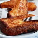 Torrija De Brioche Flambeada Con Salsa De Toffee