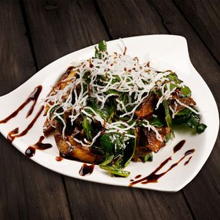 Салат с баклажанами и телятиной (250 гр.)