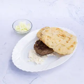 Pljeskavica na kajmaku