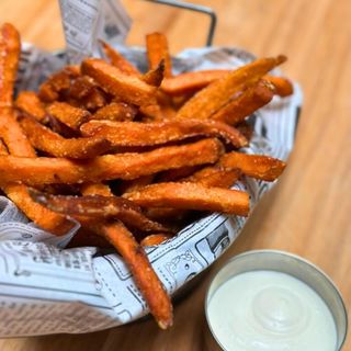 STICKS DE BONIATO CON MAYONESA CASERA DE SOJA (RACIÓN)