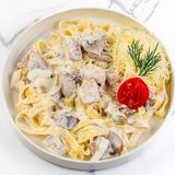 Паста с курицей и грибами
