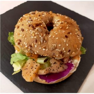 BAGEL CRISTALLINO CEREALES CON SALMON