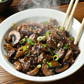 Wołowina z bambusem i grzybami mun