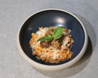 Tagliatelle cu chifteluțe