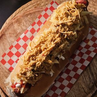 Perrito Jumbo  Con Pollo Desmechado 