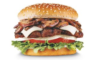 Бургер с луком и грибами